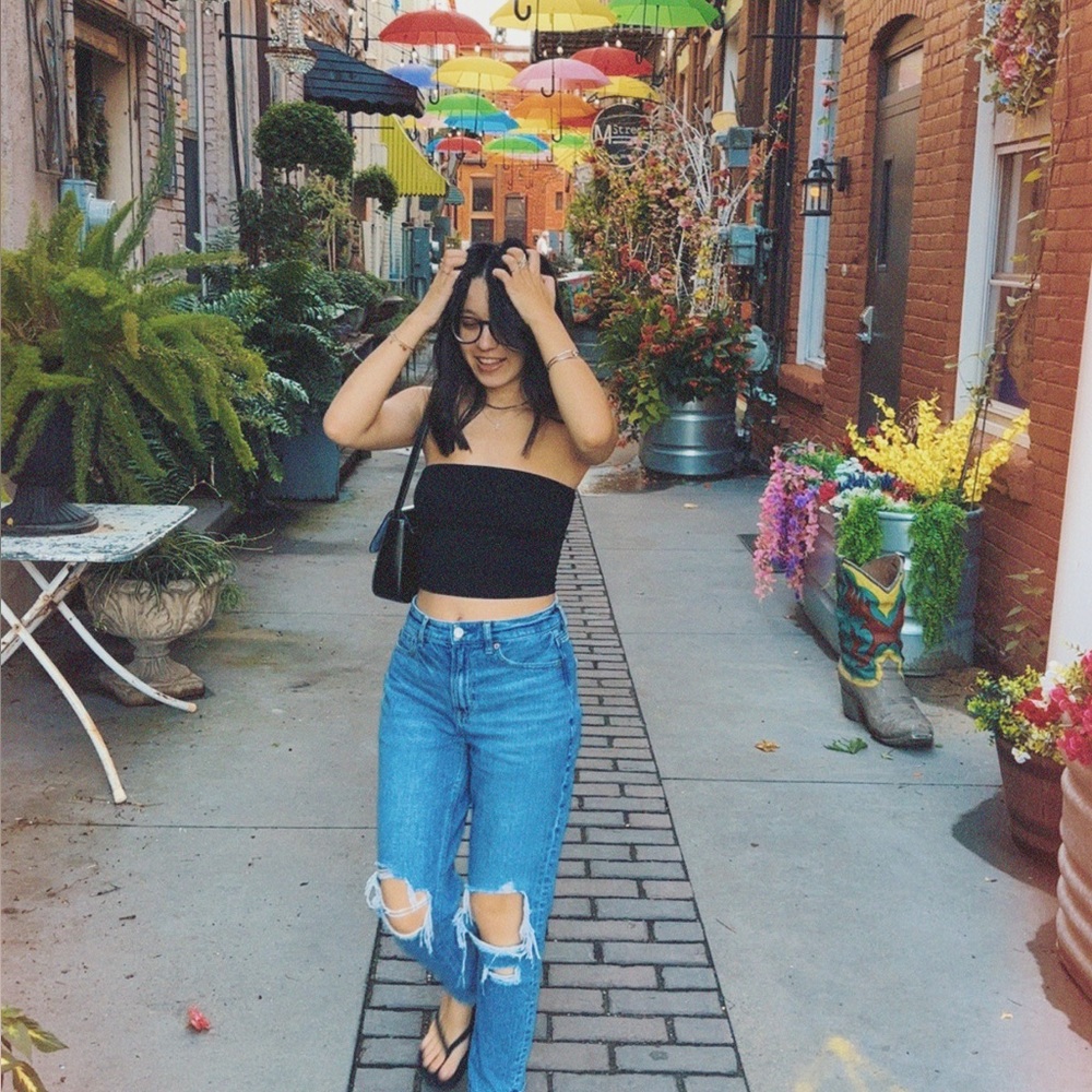 MEET ME 🦋 - Picture 3 of 5
